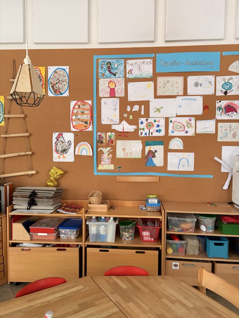Künstlerwand im Kinderladen